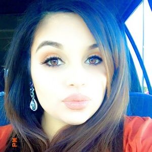 Meet your Posher, Leanna